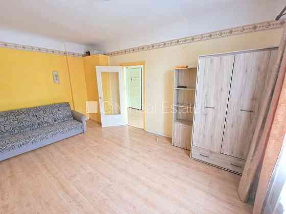 Фасадный дом, благоустроенный озеленённый двор, лестничная клетка после Рига