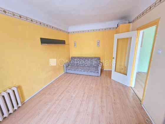 Фасадный дом, благоустроенный озеленённый двор, лестничная клетка после Рига