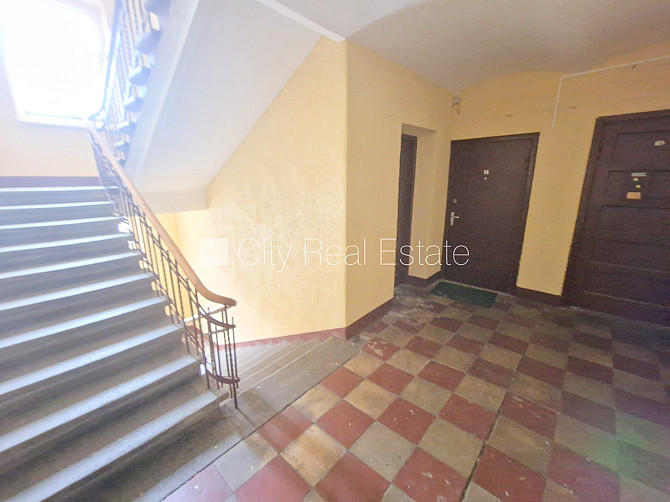 Фасадный дом, благоустроенный озеленённый двор, лестничная клетка после Рига - изображение 16