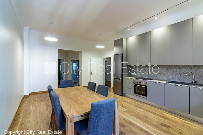 Фасадный дом, благоустроенный озеленённый двор, лестничная клетка после Рига - изображение 20