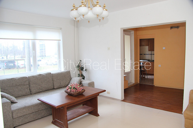 Pagalma ēka, renovēta māja, labiekārtots apzaļumots pagalms, slēgts pagalms, iežogota Rīga - foto 16