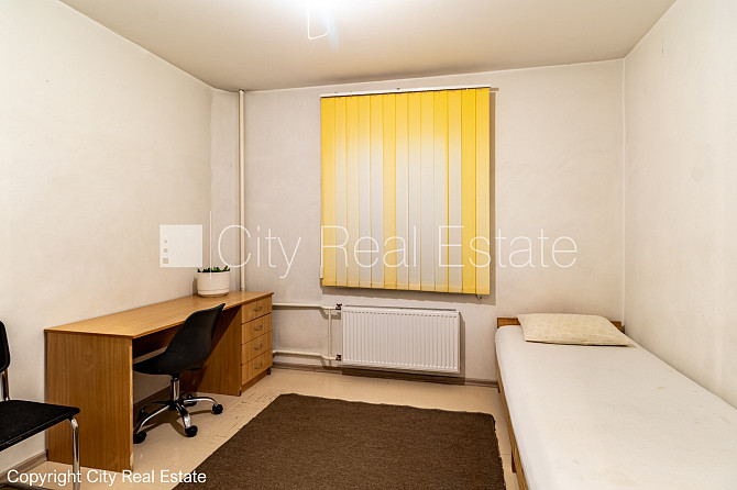 Pagalma ēka, renovēta māja, labiekārtots apzaļumots pagalms, slēgts pagalms, iežogota Rīga - foto 8