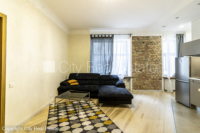 Дом во дворе, реновированный дом, благоустроенная озеленённая территория, место Рига - изображение 2