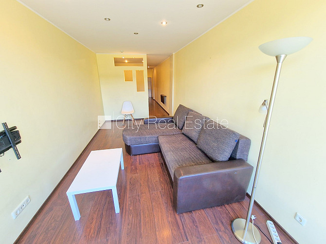 Дом во дворе, реновированный дом, благоустроенная озеленённая территория, место Рига - изображение 20