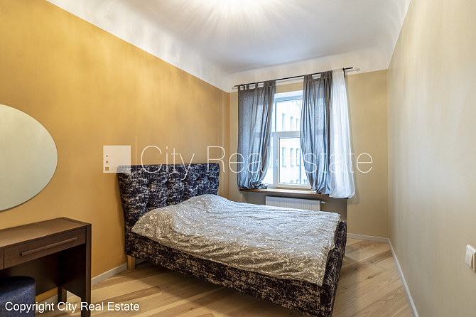 Дом во дворе, реновированный дом, благоустроенная озеленённая территория, место Рига - изображение 8