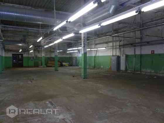 Tiek iznomātas plašas noliktavas telpas!  Šīs telpas var izmnatot arī ražošanai!  Liela elektrības j Rīga