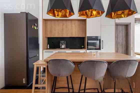 Просторная и элегантная 4-комнатная квартира с террасой и подземной парковкой Юрмала