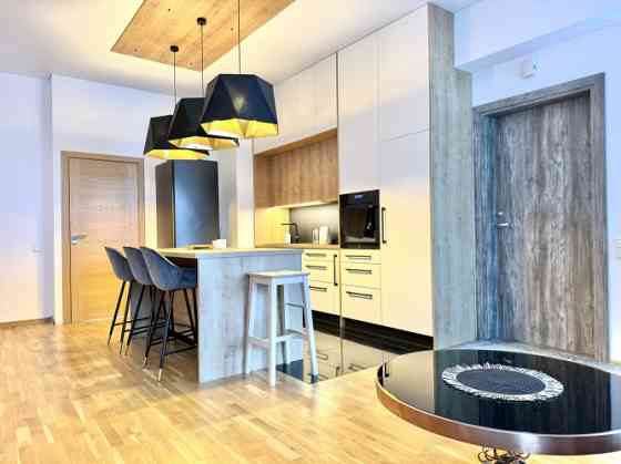 Просторная и элегантная 4-комнатная квартира с террасой и подземной парковкой Юрмала