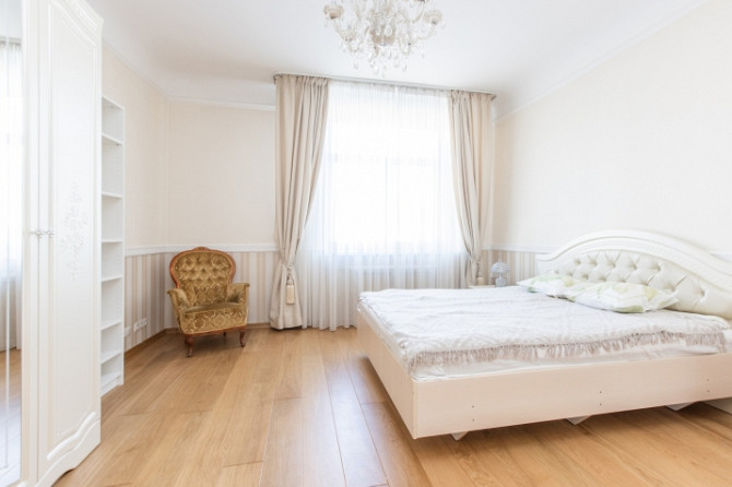 An opportunity to live in the very heart of Old Riga. This apartment offers everything a city life e Рига - изображение 8