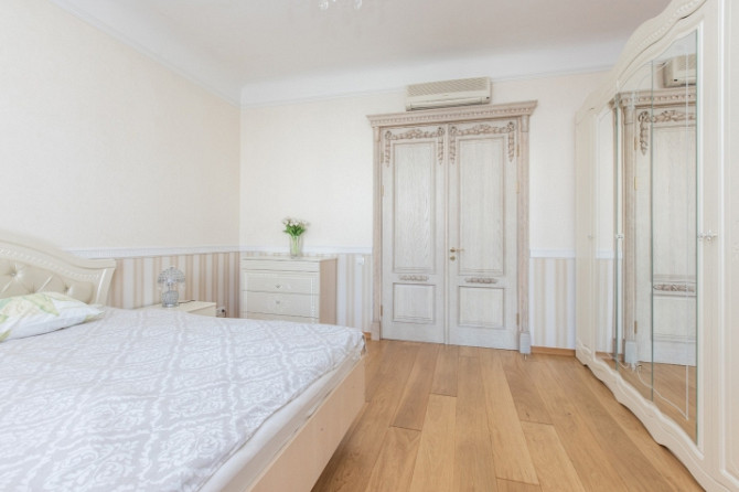 An opportunity to live in the very heart of Old Riga. This apartment offers everything a city life e Рига - изображение 6