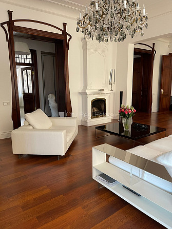 Pagalma ēka, bruģēts piebraucamais ceļš, slēgts pagalms, ieeja no pagalma, mansards, ir Rīga - foto 8