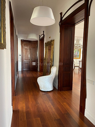 Pagalma ēka, bruģēts piebraucamais ceļš, slēgts pagalms, ieeja no pagalma, mansards, ir Rīga - foto 2