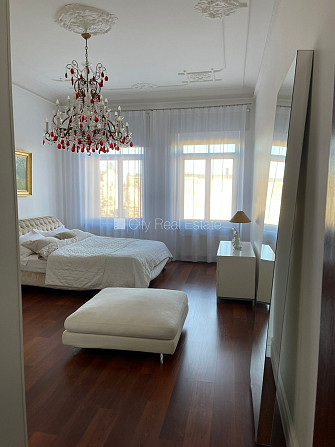 Pagalma ēka, bruģēts piebraucamais ceļš, slēgts pagalms, ieeja no pagalma, mansards, ir Rīga - foto 10