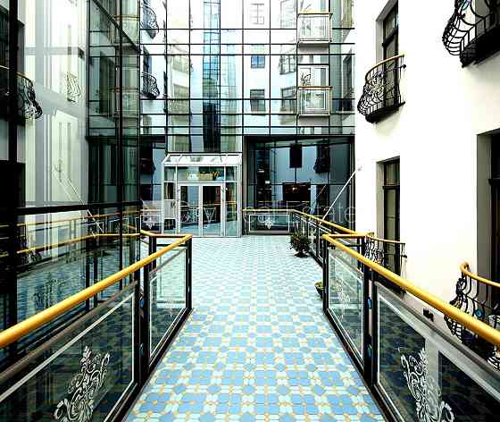 Дом во дворе, реновированный дом, закрытый двор, количество спален 3 шт., студио, Rīga