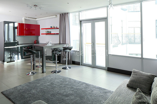 Pagalma māja, renovēta māja, slēgts pagalms, guļamistabu skaits 3 gab., studio tipa, virtuve Rīga - foto 16