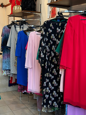 Продаётся действующий магазин женской одежды, расположенный в отличном месте .Бизнес полностью... Резекне - изображение 1