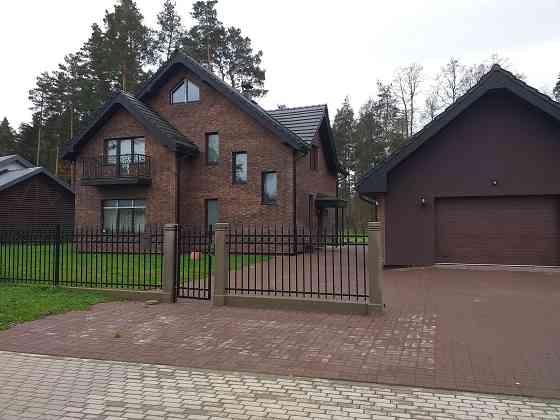 Elitārā ciematā “Jūras krasti” tiek piedāvāta jauna divstāvu privātmāja. Ciemats ir izvietots... Царникава