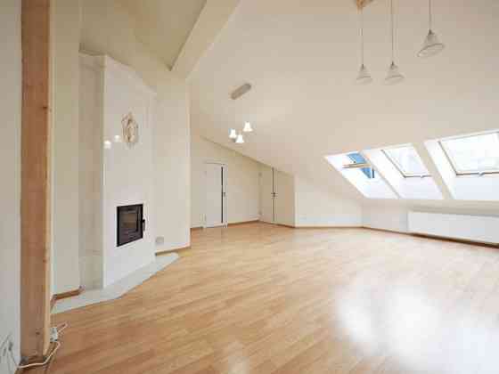 Продаётся элегантная и просторная 4-комнатная квартира в центре Риги. В Rīga