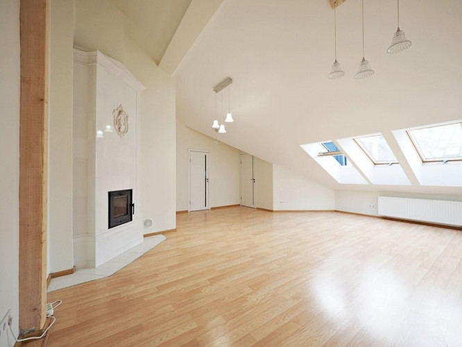 Tiek pārdots elegants 4 istabu dzīvoklis Rīgas sirdī, rnovētā ēkā - UNESCO arhitektūras Rīga - foto 5