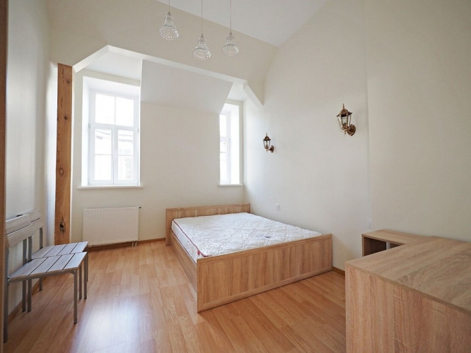 Tiek pārdots elegants 4 istabu dzīvoklis Rīgas sirdī, rnovētā ēkā - UNESCO arhitektūras Rīga - foto 8