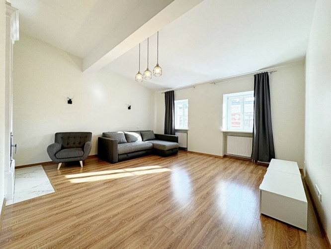 Pārdod dzīvokli renovētā namā Rīgas aktīvajā centrā, klusā vienvirziena ielā pie Rīga - foto 5