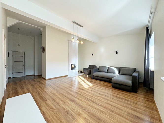 Pārdod dzīvokli renovētā namā Rīgas aktīvajā centrā, klusā vienvirziena ielā pie Rīga - foto 6