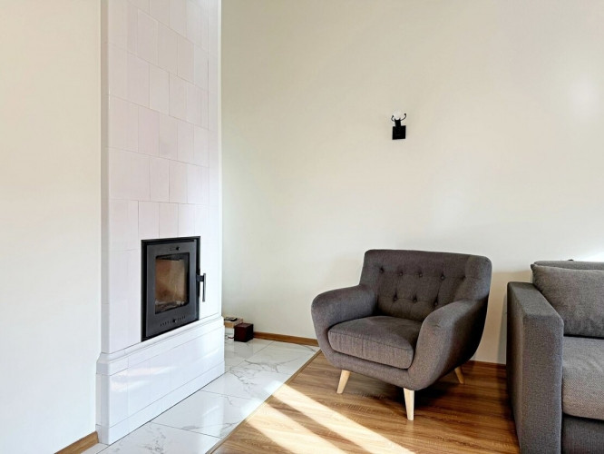 Pārdod dzīvokli renovētā namā Rīgas aktīvajā centrā, klusā vienvirziena ielā pie Rīga - foto 7