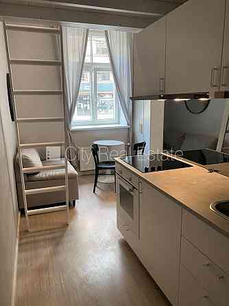 Фасадный дом, реставрированный дом, вход с улицы, мансарда, окна выходят в обе Рига