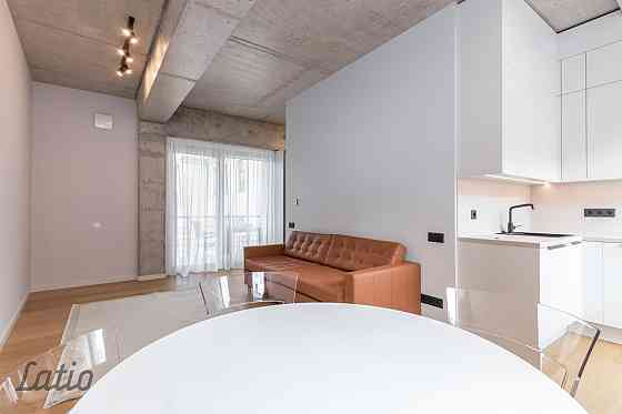 Izīrē modernu un mājīgu studijas tipa dzīvokli pašā Rīgas centrā, Stabu ielā 2A. Dzīvoklis ir pilnīb Рига