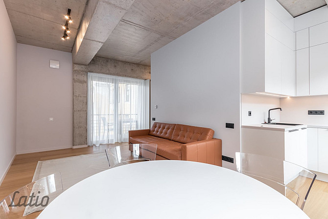 Izīrē modernu un mājīgu studijas tipa dzīvokli pašā Rīgas centrā, Stabu ielā 2A. Dzīvoklis ir pilnīb Рига - изображение 2