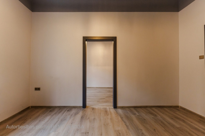 Trīs istabu dzīvoklis Rīgas centrā pretī Dailes teātrim. Dzīvoklis atrodas fasādes mājā, Rīga - foto 8