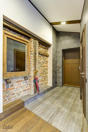 Īrei tiek piedāvāts mansarda dzīvoklis pašā pilsētas centrā. Līdzās veikali, kafejnīcas, sporta cent Рига - изображение 5