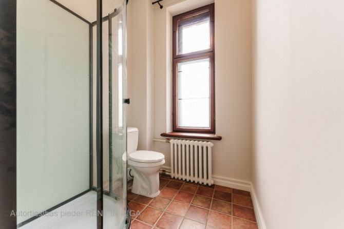 Gaišs dzīvoklis tikko pēc remonta.  Atrodas pirmskara ēkas 5.stāvā, lifts nav. Dzīvoklī ir Rīga - foto 9