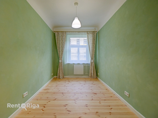 Īrei tiek piedāvāts renovēts dzīvoklis vēsturiskā ēkā.  + Ērts plānojums ar divām Rīga - foto 7