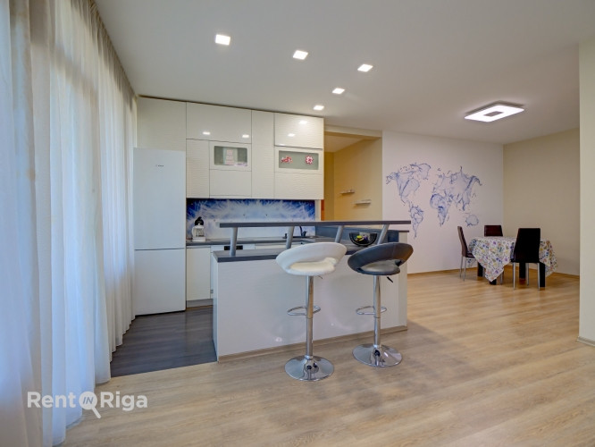 Pārdod 3-istabu dzīvokli jaunajā projektā VARAVĪKSNES NAMI  Pārdošanā gaišs, mājīgs un Rīga - foto 1