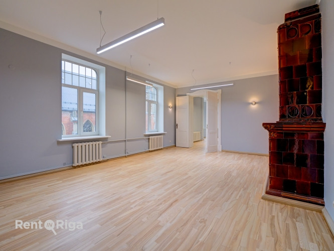 Офис с очаровательным видом на церковь Св. Гертруды.  LED освещение, обновлено Рига - изображение 5