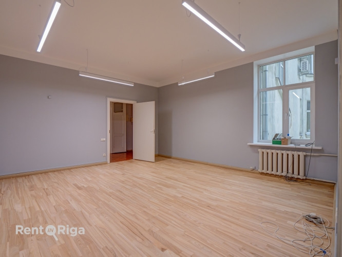 Офис с очаровательным видом на церковь Св. Гертруды.  LED освещение, обновлено Рига - изображение 7