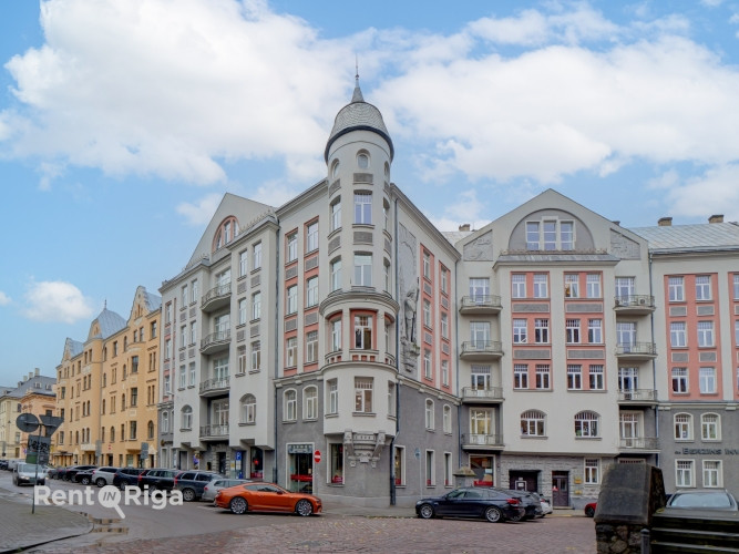 Офис с очаровательным видом на церковь Св. Гертруды.  LED освещение, обновлено Рига - изображение 1