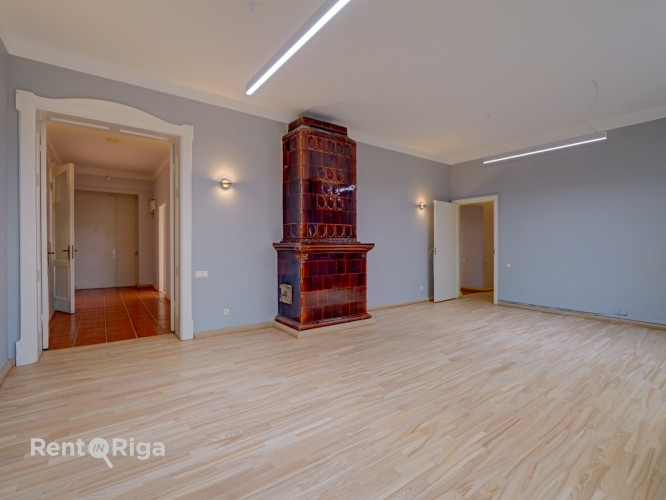 Офис с очаровательным видом на церковь Св. Гертруды.  LED освещение, обновлено Рига - изображение 6