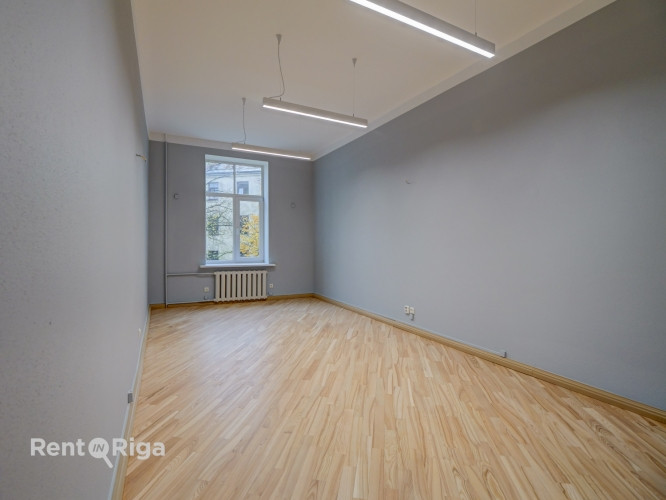 Офис с очаровательным видом на церковь Св. Гертруды.  LED освещение, обновлено Рига - изображение 8