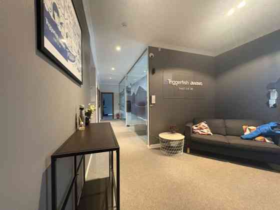 Общая площадь  154 м. Офис расположен на 5-м этаже элегантного офисного здания, Рига