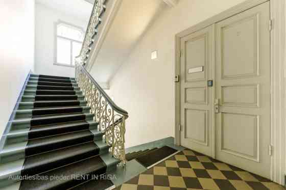 Общая площадь  154 м. Офис расположен на 5-м этаже элегантного офисного здания, Рига