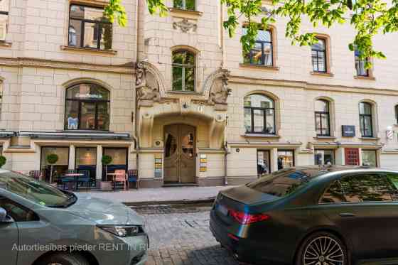 Общая площадь  154 м. Офис расположен на 5-м этаже элегантного офисного здания, Рига