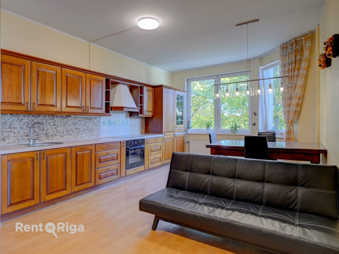 Izīrē gaišu un mājīgu dzīvokli projektā 