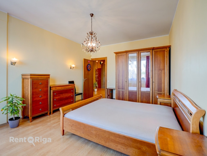 Izīrē gaišu un mājīgu dzīvokli projektā 