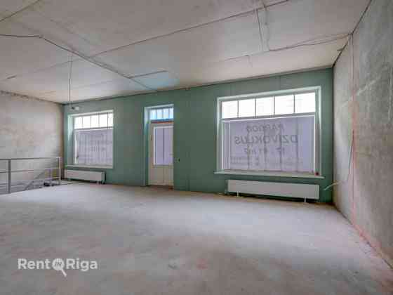 Продаются коммерческие помещения на 1 этаже + складское помещение на -1 этаже! Рига