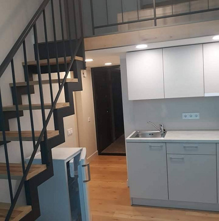 Rīga, Zasulauka ielā 28 tiek izīrēts divstāvu dzīvoklis. Dzīvokļa platība ir 23 kvadrātmetri.... Rīga - foto 1