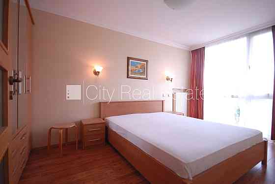 Здание во дворе, реновированный дом, закрытый двор, вход со двора, лифт, Rīga