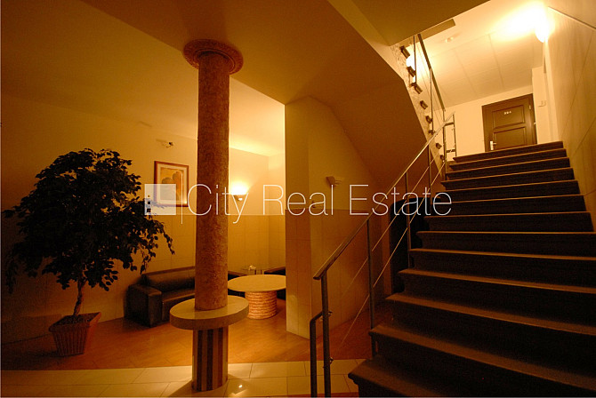 Pagalma ēka, renovēta māja, slēgts pagalms, ieeja no pagalma, ir lifts, kāpņu telpa pēc Rīga - foto 7