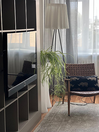 Fasādes māja, renovēta māja, restaurēta māja, vieta automašīnai, ieeja no ielas, studio Rīga - foto 9